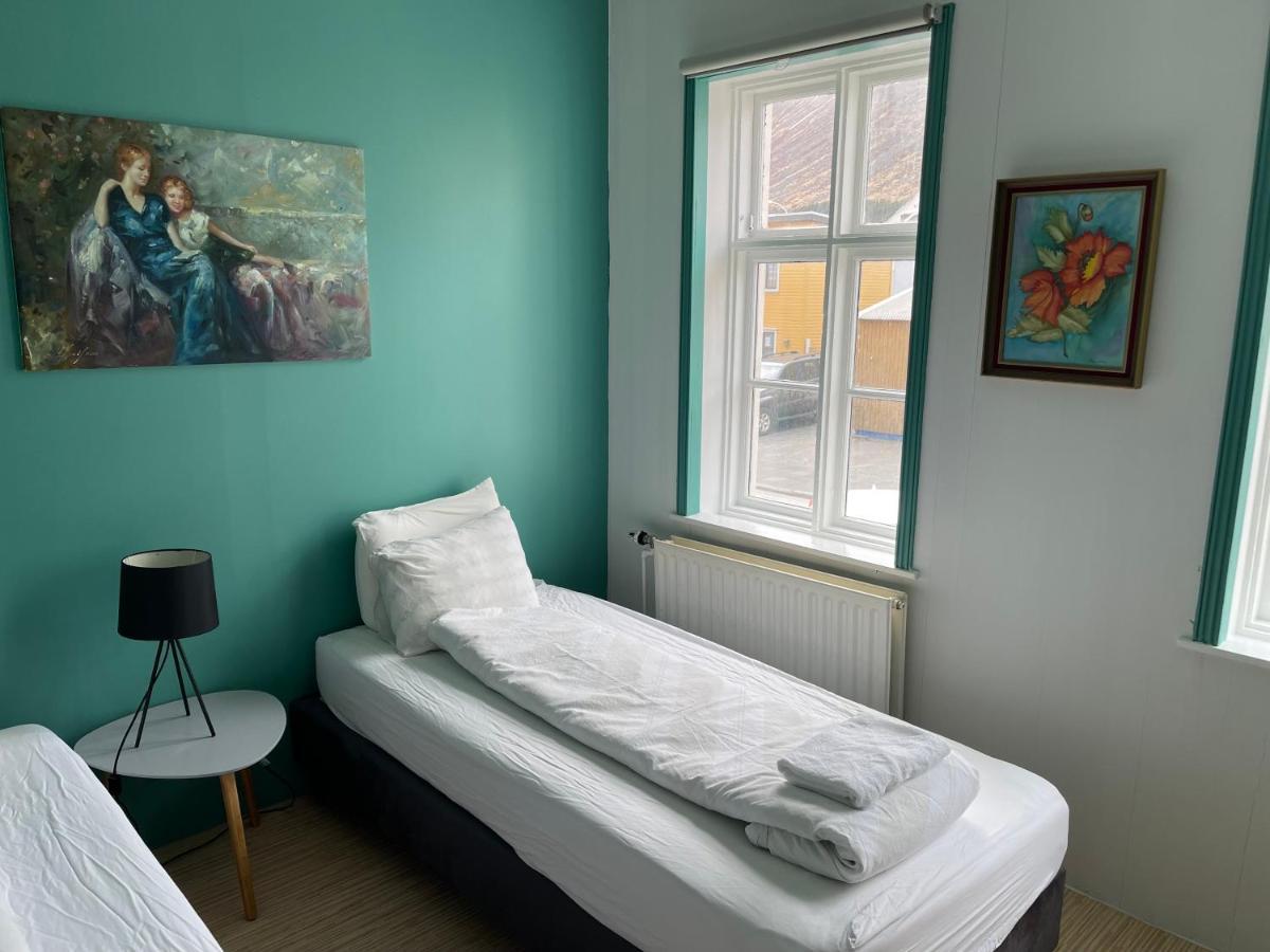 Managisting Guesthouse Исафьордур Экстерьер фото